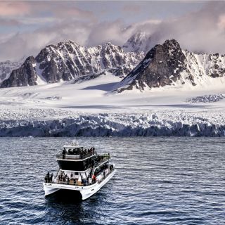 Longyearbyen: Cruise to Billefjorden & Nordenskiöld Glacier
