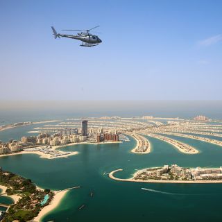 Dubai: Rundflug mit dem Hubschrauber