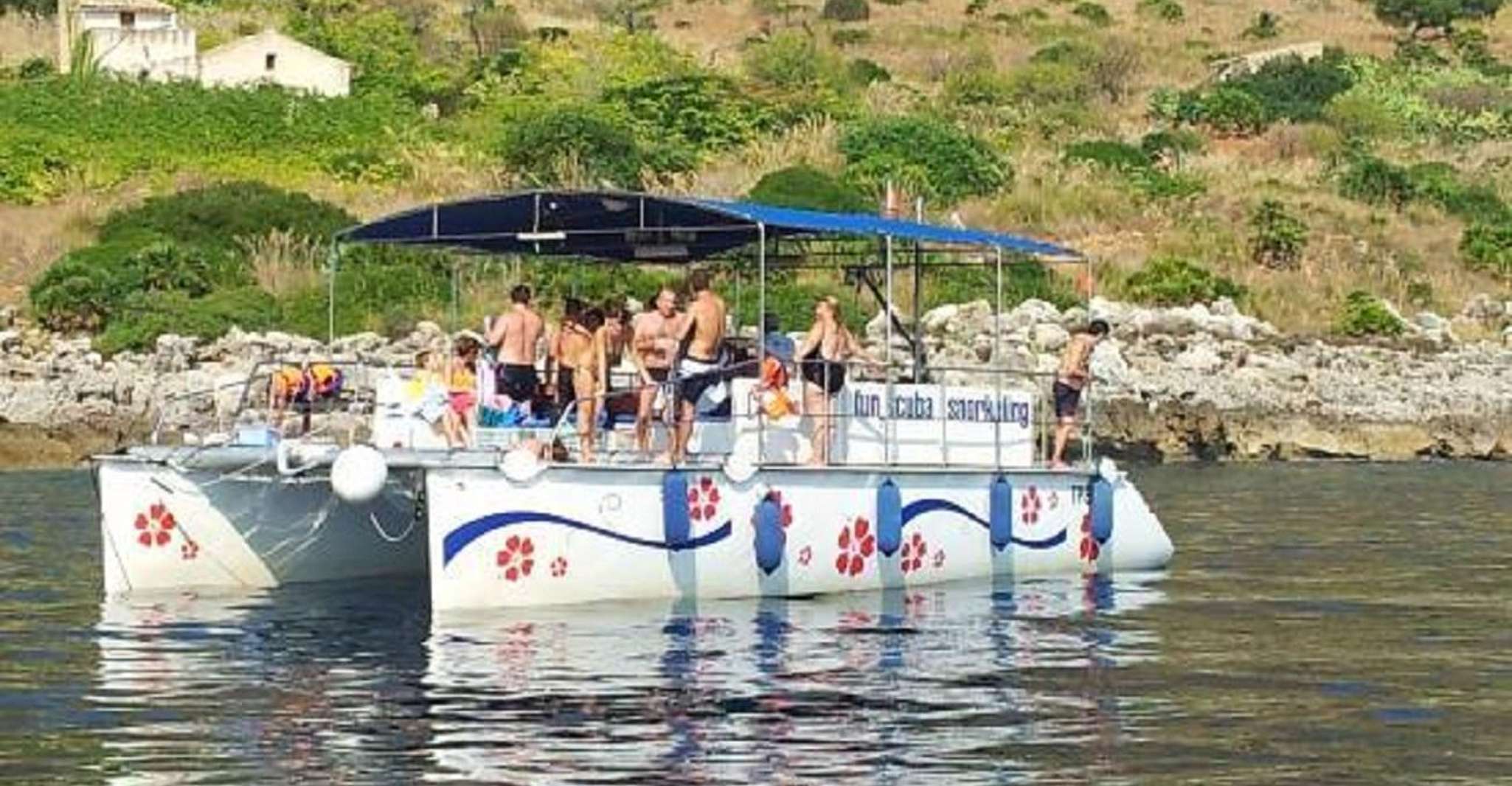 Em Catamarã para reservar Zingaro e Faraglioni Scopello - Hizvo