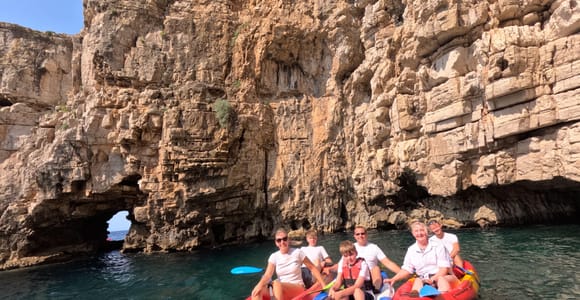 Pula: Kajak- und Wanderabenteuer zu einer Küstenfestung + Neoprenanzug