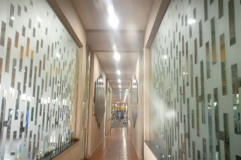 Kampala: Zumba Fitness Dance Class with Local Instructor