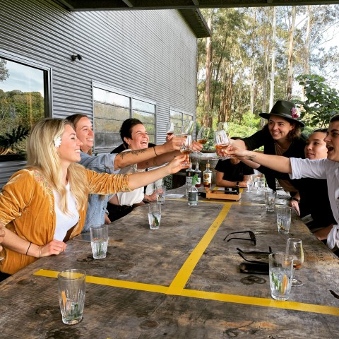 Visit Byron Bay Full-Day Brewery and Distillery Tour with Lunch in Byron Bay