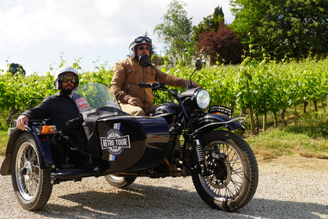 Chinon: Passeio de Sidecar Vintage com Castelo e VinhedoPasseio de Sidecar Vintage com Castelo e Vinhedo