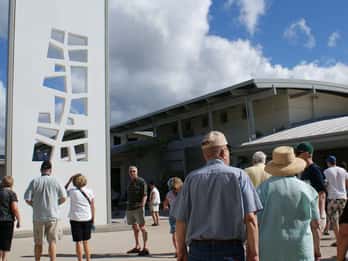Oahu: USS Arizona Memorial Deluxe Tour Oahu: USS Arizona Memorial Deluxe Tour