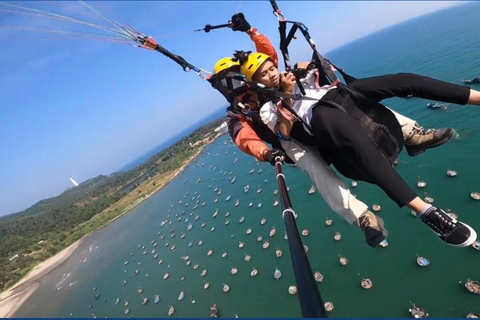 Volar en parapente y ver Da Nang desde arriba es maravilloso