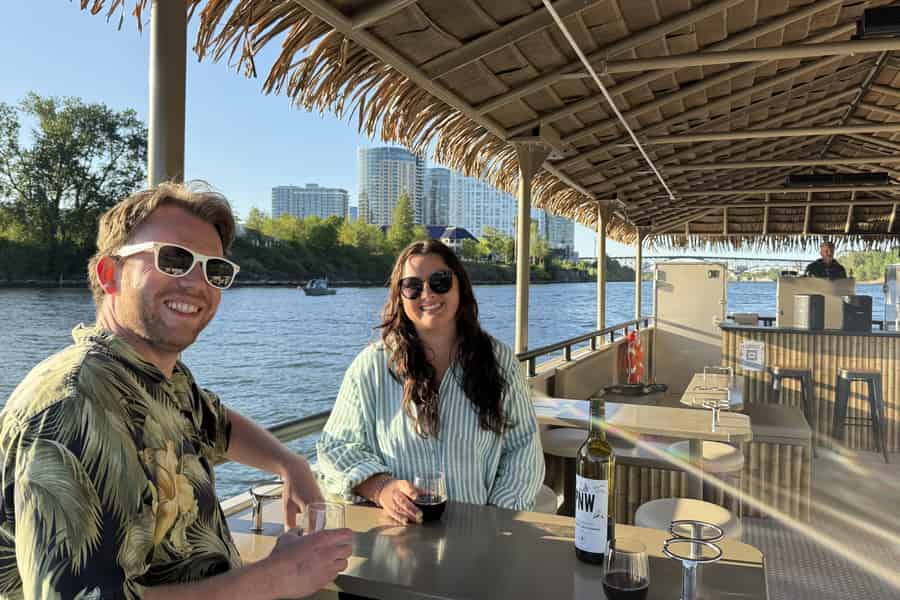 Drinks & Sehenswürdigkeiten – Weinprobe auf dem Willamette. Foto: GetYourGuide Drinks & Sehenswürdigkeiten – Weinprobe auf dem Willamette. Foto: GetYourGuide