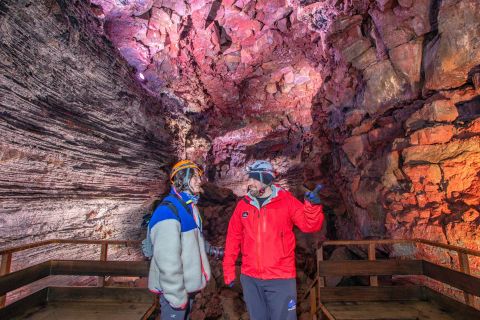 Islândia: aventura em pequenos grupos de cavernas de lava