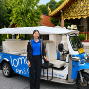 Chiang Mai: Old City Electric Tuk-Tuk Tour with Guide
