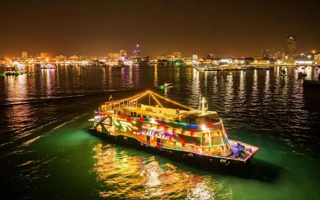Pattaya: All Star Dinner Cruise, Cabaret Show & Beer Buffet