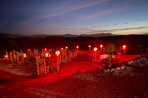 Magische zonsondergang, diner, kampvuur en shows in de Agafay-woestijn