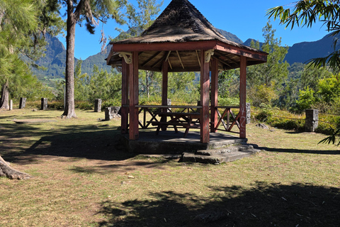 Réunion Island: Visit to the Maido Viewpoint for 1–8 people The Maïdo between sky and ocean