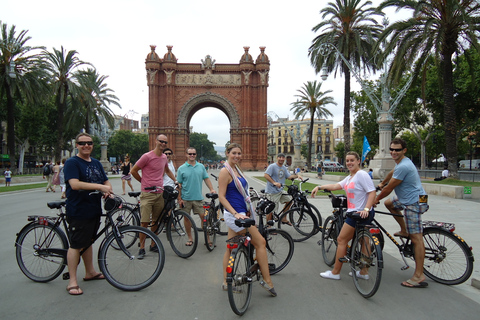 Barcelone : visite à vélo avec arrêt au bar de la plageVisite matinale à vélo avec arrêt au bar de la plage