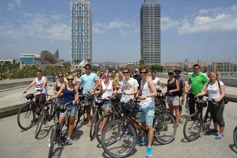 Barcelona Bike Tour z przerwą na tarasie przy plażyMorning Bike Tour w / Break on a Beach Terrace Bar