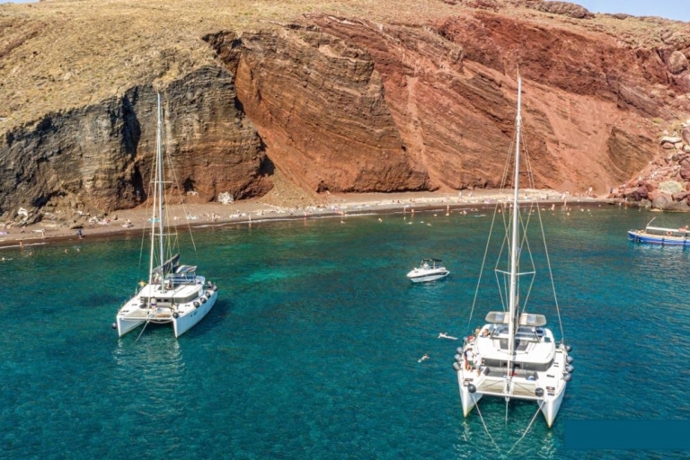 Santorini: rejs katamaranem z posiłkiem i otwartym baremPoranny rejs z posiłkiem i napojami