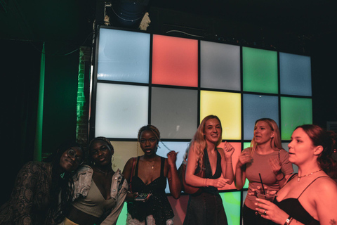 Tirana: Pub Crawl with 1 hour of Unlimited Drinks