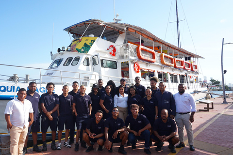 Carthagène : excursion en bateau de nuit avec dîner et open barCARTAGENA : Excursion en bateau de nuit blanche avec dîner et open bar