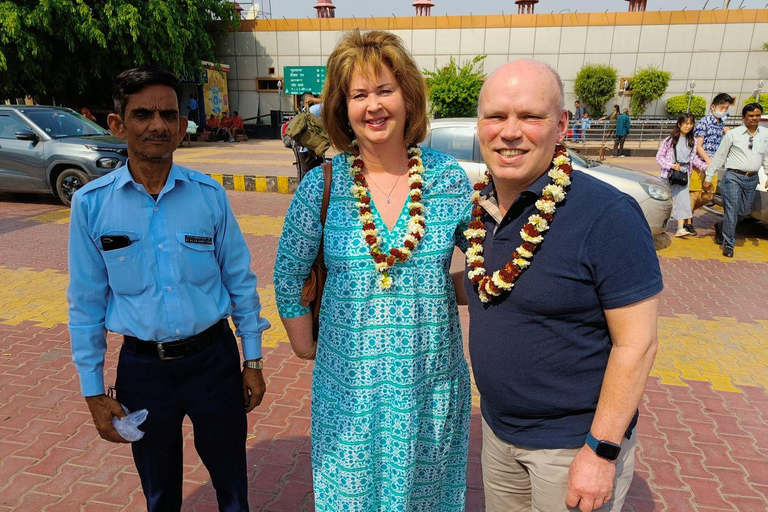 Delhi : excursion privée d'une journée au Taj Mahal et à AgraExcursion avec voiture climatisée, chauffeur et guide