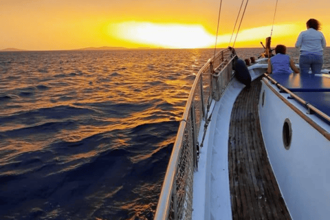 Mykonos: Passeio de barco ao pôr do sol com lanches e bebidasCruzeiro ao pôr do sol em Mykonos e Little Venice