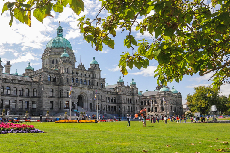 Desde Vancouver: Visita a los Jardines Butchart y VictoriaDesde Vancouver: Jardines Butchart y tour turístico por Victoria