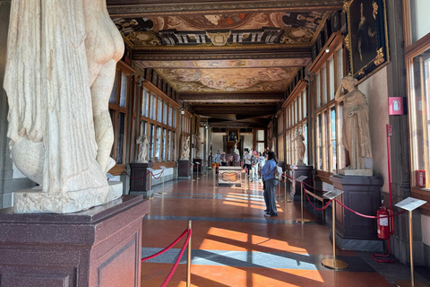 Florence : Visite VIP de la Galerie des Offices en coupe-fileVisite de groupe en français