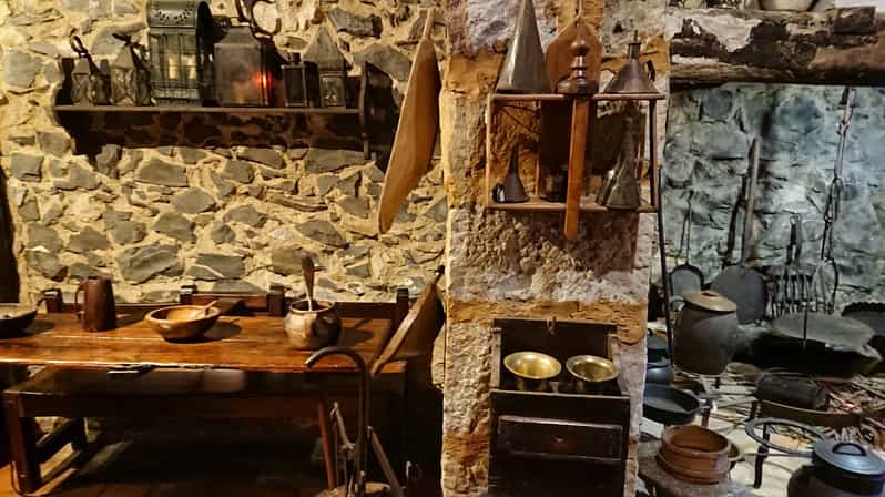 Kantabrien Tagesausflug zu den Höhlen von El Castillo und den Tälern