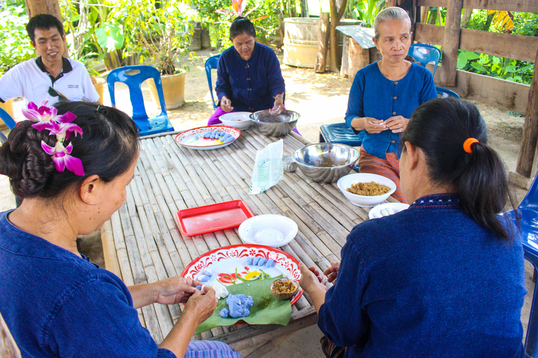 Aldeia local de Chiang Mai explorando com experiência em tecelagemTour Privado