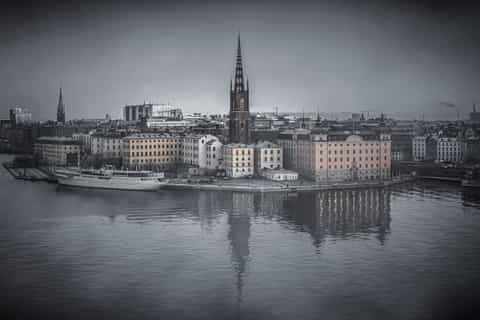 Stockholm: 1.5-Hour Ghost Walk and Historical Tour