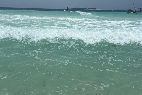 KiteSurf: Prywatne lekcje przed Mnemba, Zanzibar - początkujący/średnio zaawansowaniKitesurfing: prywatne lekcje przed Mnembą, Zanzibar – poziom początkujący/średnio zaawa