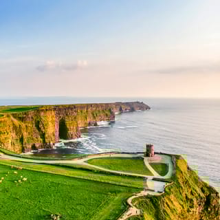 Da Dublino: escursione di un'intera giornata alle scogliere di Moher con ingresso al centro visitatori