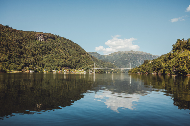 Øystese : safari en semi-rigide dans le Hardangerfjord jusqu'à l'embranchement de FyksesundVisite en bateau pneumatique