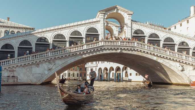 Venecia: paseo privado en góndola por el puente de Rialto