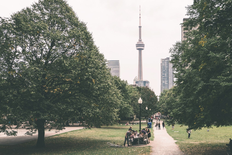 Toronto: tour privato dei momenti salienti e delle gemme nascoste con un locale