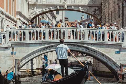 Venise : promenade en gondole privée, pont des soupirs