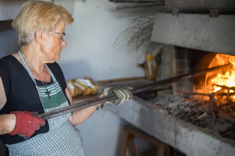 Crete: Baking Class in Vatos Village