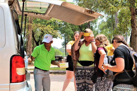 Siem Reap: całodniowe świątynie z prywatnym transportemPrywatny minivan (15 pasażerów)