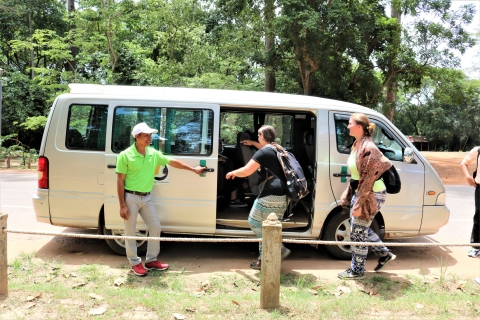 Siem Reap: Día Completo Templos con Transporte PrivadoMonovolumen privado (15 pasajeros)