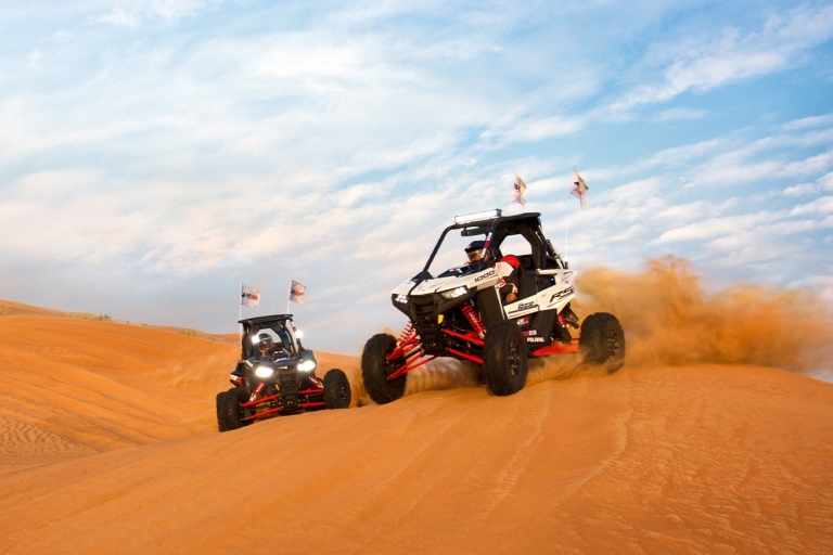 Dubaï : conduite d’un buggy 4x4 dans les dunes avec guideEn famille, Can-am Maverick Max Turbo | 4 sièges | 2 h |