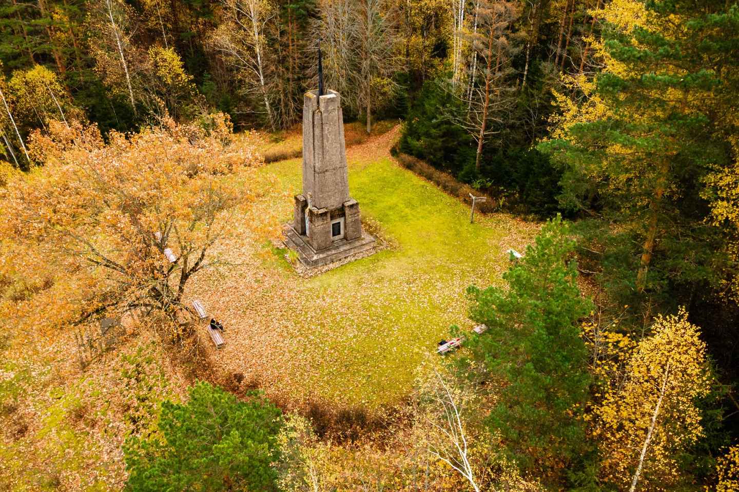 Riga: Nāves Sala Island of Death Tour with Boat Ride