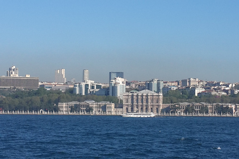 Istanbul: Tour auf dem Bosporus mit MittagessenTour auf dem Bosporus und den zwei Kontinenten Istanbuls