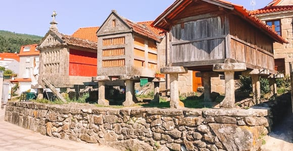Von Santiago: Rías Baixas Tour mit Bootsfahrt und Weinkellerei