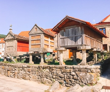 From Santiago: Rías Baixas Tour with Boat & Albariño Wine