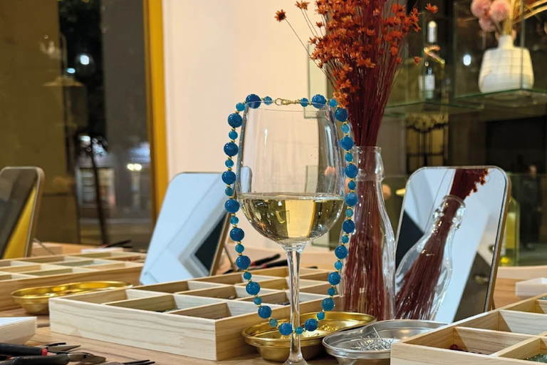 Valencia: Jewelry-Making Workshop with Unlimited Drinks