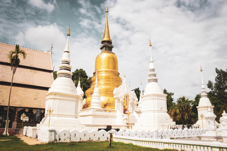 Chiang Mai: boeddhistische aalmoes en markttour met maaltijdGedeelde rondleiding