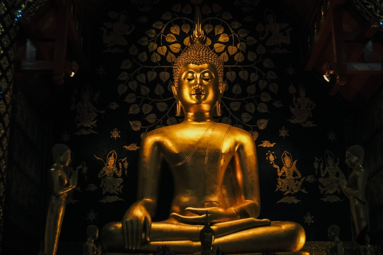 Chiang Mai: boeddhistische aalmoes en markttour met maaltijdGedeelde rondleiding