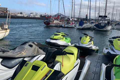 Lanzarote: Jet Ski Tour z odbiorem z hotelu40-minutowa wycieczka na nartach wodnych