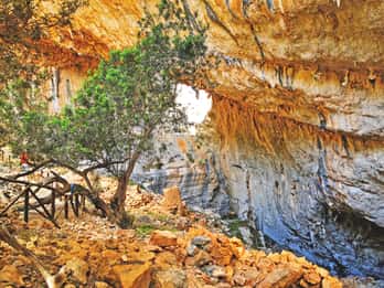 Orosei-Dorgali-Oliena: Hike to nuragic village of Tiscali