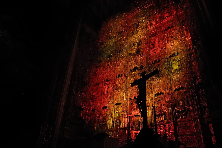 Seville: Cathedral of Seville Guided Night Tour & Light Show