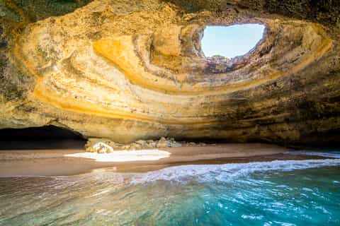 Portimão: Benagil Caves 2-Hour Speed Boat Tour