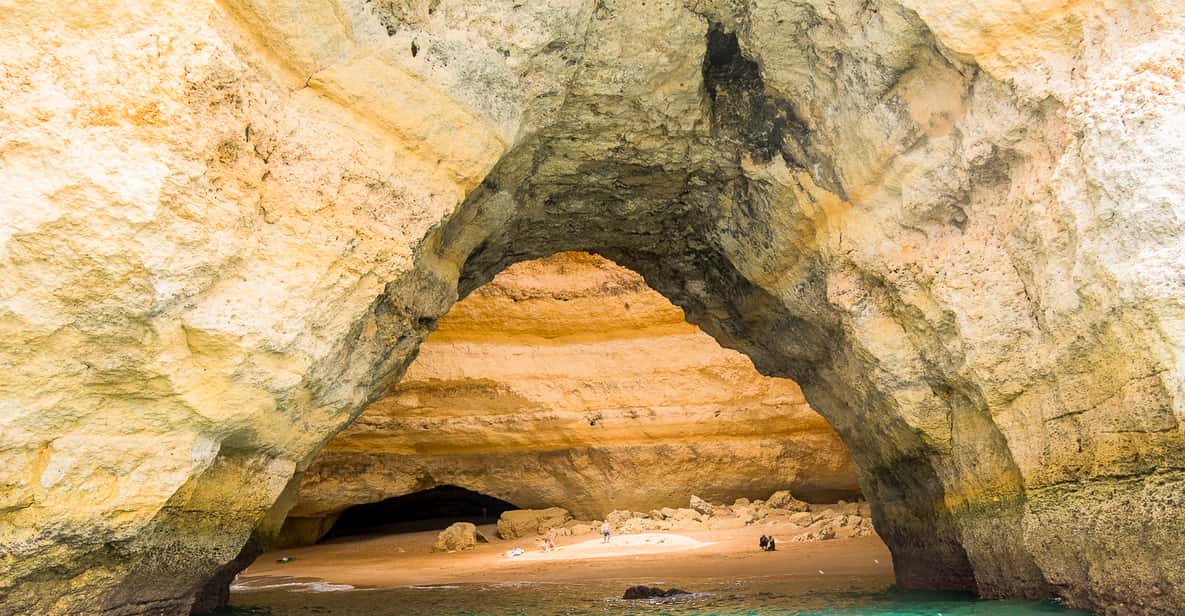 Portimão: Benagil Caves 2-Hour Speed Boat Tour