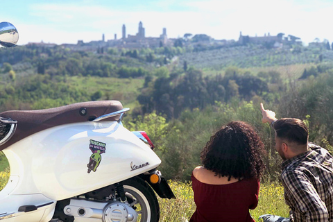 Florence: Toscane Vespa Tour naar San GimignanoBESTUURDER (18+)